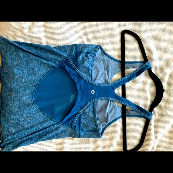 NWOT. Lululemon tank. Size 6. Never worn - Picture 3 of 6